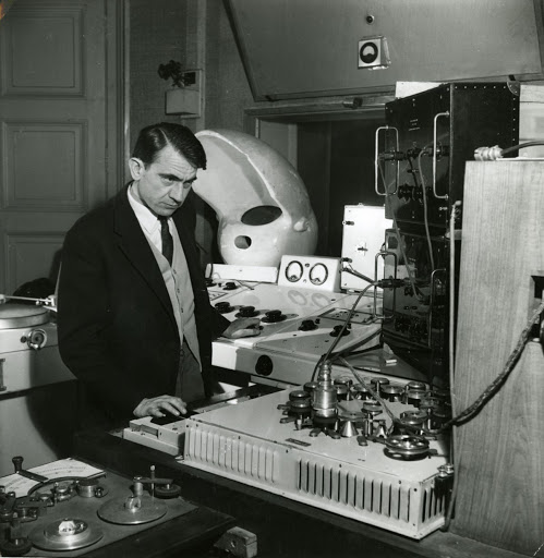 Pierre Schaeffer et le Phonogène à clavier